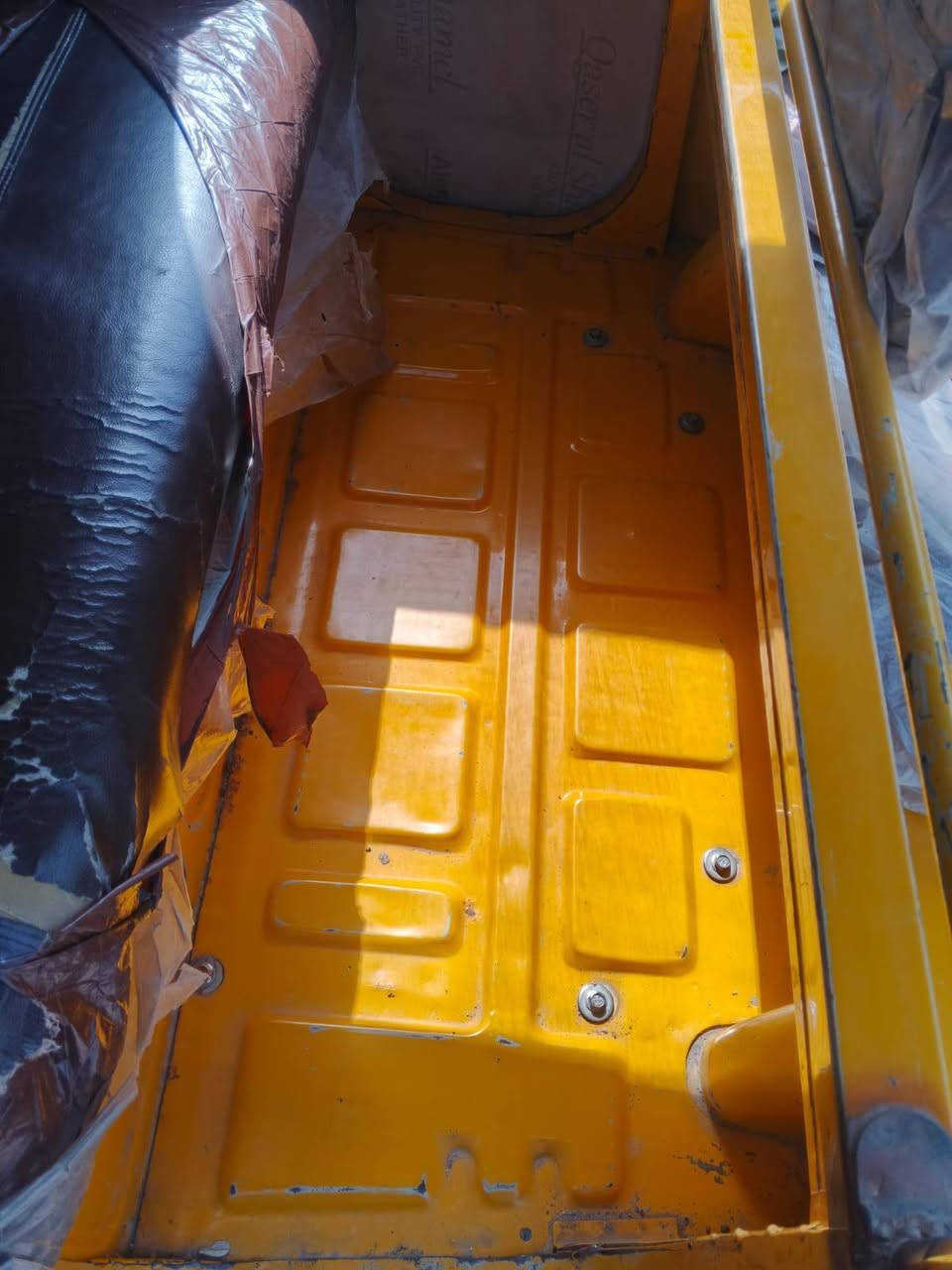 تكتك للبيع موديل عشرين سعر 6400 بغداد الدورة الميكانيك بسمي نضيفه صبغ ما بيها رقمي *********** واحلا من الصوره جاهزه للشغل
