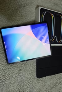 ايباد برو M5 13 انش ٫ 256 Gb  100 البطارية و النظافة الملحقات كاملة دا...