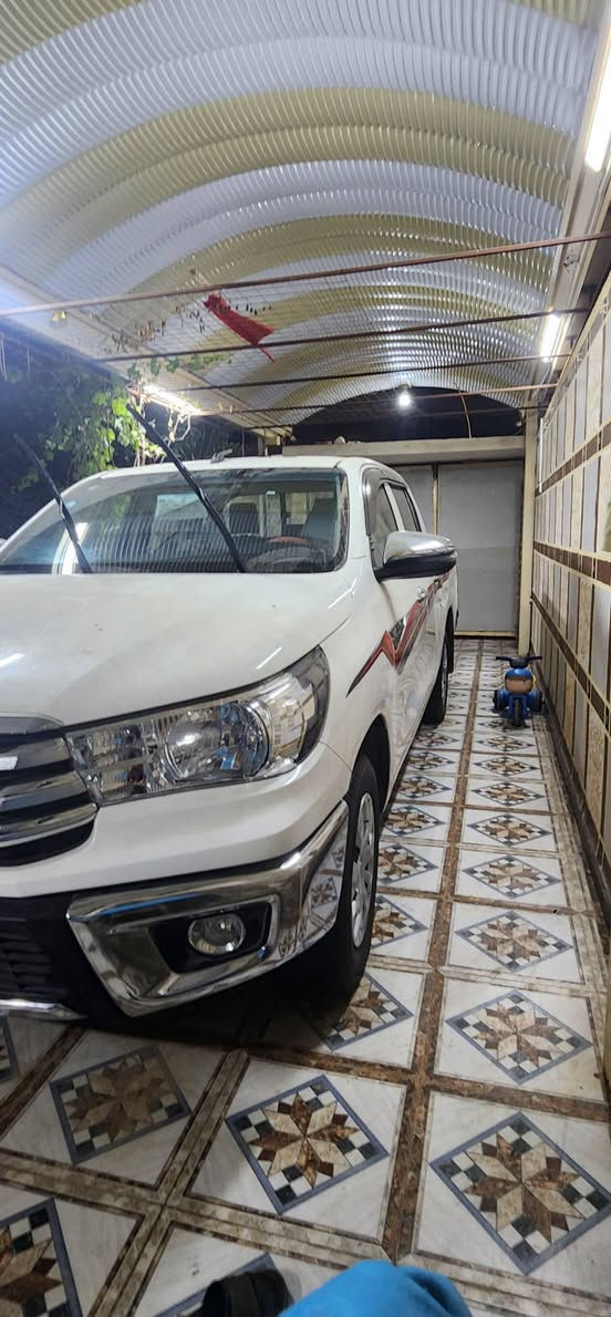 السلام عليكم 
هايلوكس 2025 كير عادي 
ماشيه 4 الاف فقط بعدها بداخل الضمان 
رقم كربلاء ب اسمي 
مكان السياره كربلاء 
بيها هاي الضربه تباع على وضعها 
السعر(( ٢٣٥ ))
ما اتعامل بالتلفون تعال شوفها وبيك خير ودلل 
اتصال 
***********
