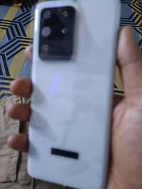 اس ٢٠ الترا • شاشه • ظهر