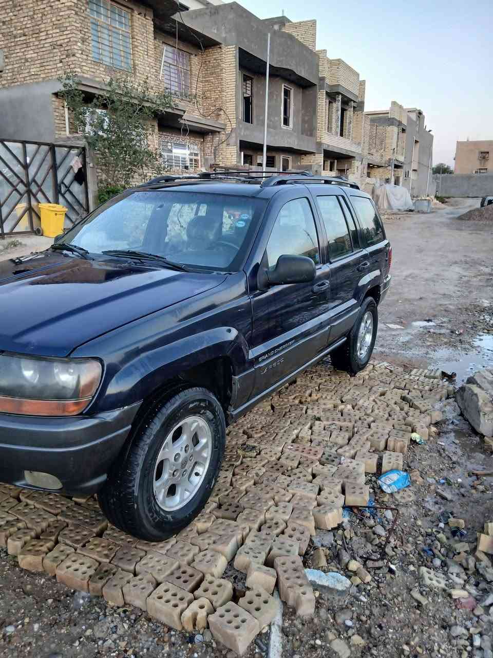 عندي جيب شيروكي موديل ٢٠٠٠ محور فيفيتي ٣٠٠٠ رقم سليمانية هزة جديدة باسمي جاهزة تبريد شغال السعر ٦٠ وبيه مجال
عنواني بغداد التاجي 
***********
