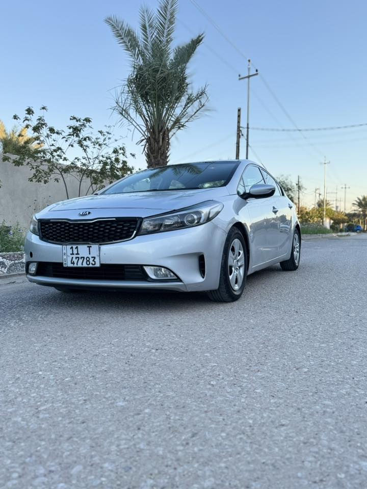 للبيع كيا فورتي 2017 حادثها جاملغ وبنيد صبغ  والباب كلير  رقم بغداد دولي مكينه 2000 دوش ما مفتوحه  حداديه تخم تاير مواصفات عاديه ماشيه 88 ميل حقيقي المكان بابل سعر 111 بيها مجال 
***********
