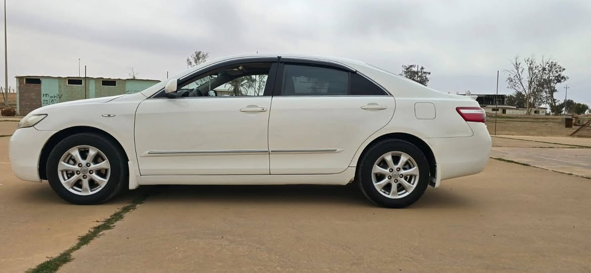 تويوتا كامري 2009 خليجي GLX (فول مواصفات) 🚗✨
اللي يدور جديد ونظيف 🫡 
​اللون: أبيض 🤍
​الممشى: 186 ألف كم 🛣️
​الإضافات والتجهيزات:
​عدسات LED جديدة (بقيمة 200 دولار) 💡
​بوليش جديد للبدي 🧼
​التبريد: ثلج ❄️🥶
​النظافة: قشرة بدي وغرفة داخلية بحالة ممتازة 🪑
​السيارة جاهزة: مسرفسة وما يعوزها أي شيء، دق سلف وتوكل على الله 🔑🔥
​📍 الموقع: [الانبار قضاء القائم ]
📞 للتواصل: ***********
