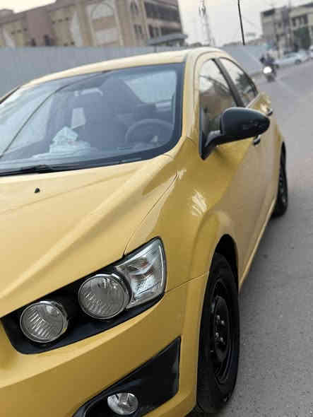 سلام عليكم شوفرليت سونك للبيع 
موديل 2012 وارد خليجي 
بيه  جاملغ امامي وشويه من الباب عكس السايق كير مكينه تبريد كفاله صدر جديد باتري جديد تخم تاير جديد 
امصفره هيىئه وغرامه وهزه جديده 
شاشه تاب اصليه 
 مكان السياره بغداد  القاهره 
السعر 66 
***********
