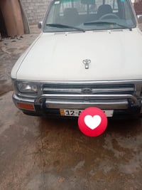 عندي سياره موديل ١٨٨٩ سياره حلوه نظيفه  محرك كير شراط كابون بنزين موجد...