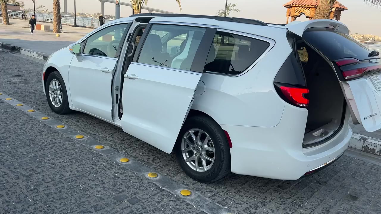 للبيع :كرايسلر باسفيكا ( اوباما عائلي )سبعة راكب كلين بدون حادث ( مكفولة من الغرق والضربة )موديل 2022 رقم بصرة الماني باسمي فئة ( تورنگ L ) مكان السيارة محافظة البصرة للاستفسار مراسلة على الويتساب 
***********
