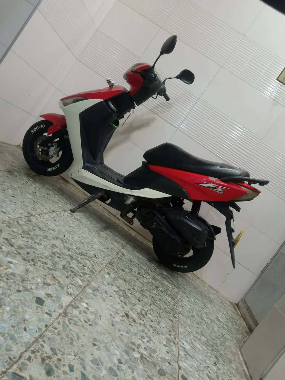 السلام عليكم اخوان دراجه للبيع الله شاهد ماتسمع صوتها ومكفوله من الفتح بيها سحب تشلع شلع كهربائيات كلها شغاله فقط نتركت وصار بيها دخان خفيف /السعر 300 وبيها مجال/مكان الرشاد قرب فلكه حي النصر 
‏‪0773 810 1325‬‏واتس
