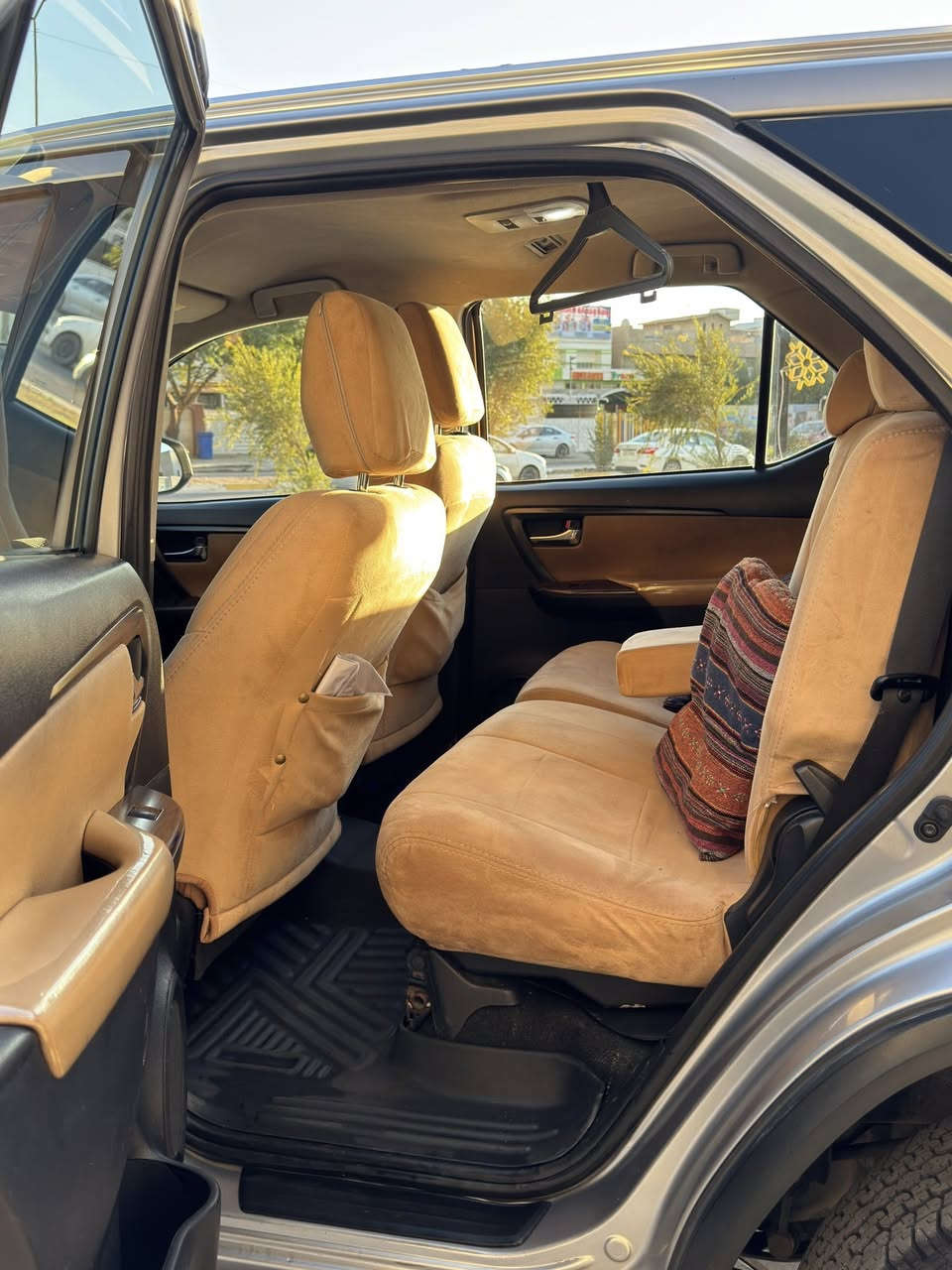 السلام عليكم ورحمة الله وبركاته 
فورچنر 2016 خليجي وكاله الساير  
بيها قطعه وحده صبغ 
مواصفات
شاشه اندرويد +كامره خلفيه 
تحكم ستيرن 
تبريد مركزي 3 قطع 
مكينه 2.700    4 سلندر 
دواخل مخمل 
الممشى - 189 الف كيلو 
 رقم بغداد تحويل مباشر 
رقم جديد وهزه جديده 

للأستفسار/ ***********
