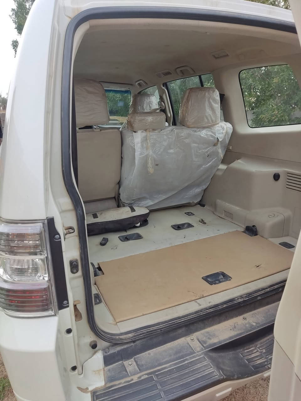 السلام عليكم
باجيرو 2016  
لون ابيض صدفي 
السيارة على وضع الشركه كير محرك كهربائيات 
رقم بصرة مشروع وطني تحويل مباشر 
ماشية 122الف كما موضح بالصورة 
السعر 160 ورقة 
للاستفسار اكثر 
***********
