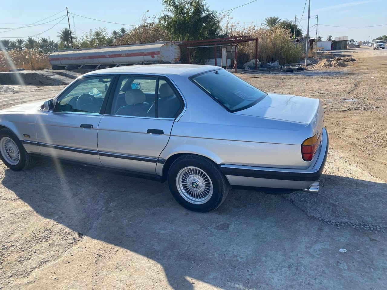 السلام عليكم متوفر للبيع سياره نوع BMW 730v8لون سلفر جاهزه مكينه كير حداديه كفاله غرفه جلد رصاصي كهرباء فتحه سياره نضيفه جدا رقم بغداد مشروع وطني سنويه جديده السعر ٦٥ وبيه مجال مكان بابل الشوملي*********** مكلف بنشره السياره يمي بس هذا رقم صاحب السنويه بسمه السيارة اتفق وياه وبيك خير ودلل
