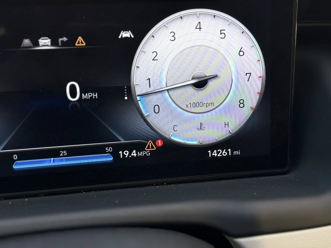 السلام عليكم
للبيع 
هيونداي توكسان 2024 لون سلفر رقم بغداد
المواصفات 
بصمة 
داخل جلد ابيض 
فتحة
سايد بريك دكمه
وباقي المواصفات معروفة
صبغ بنيد فقط
صور الحادث موضحه في المنشور 
السعر 210 وبيها مجال 
للاستفسار ***********
