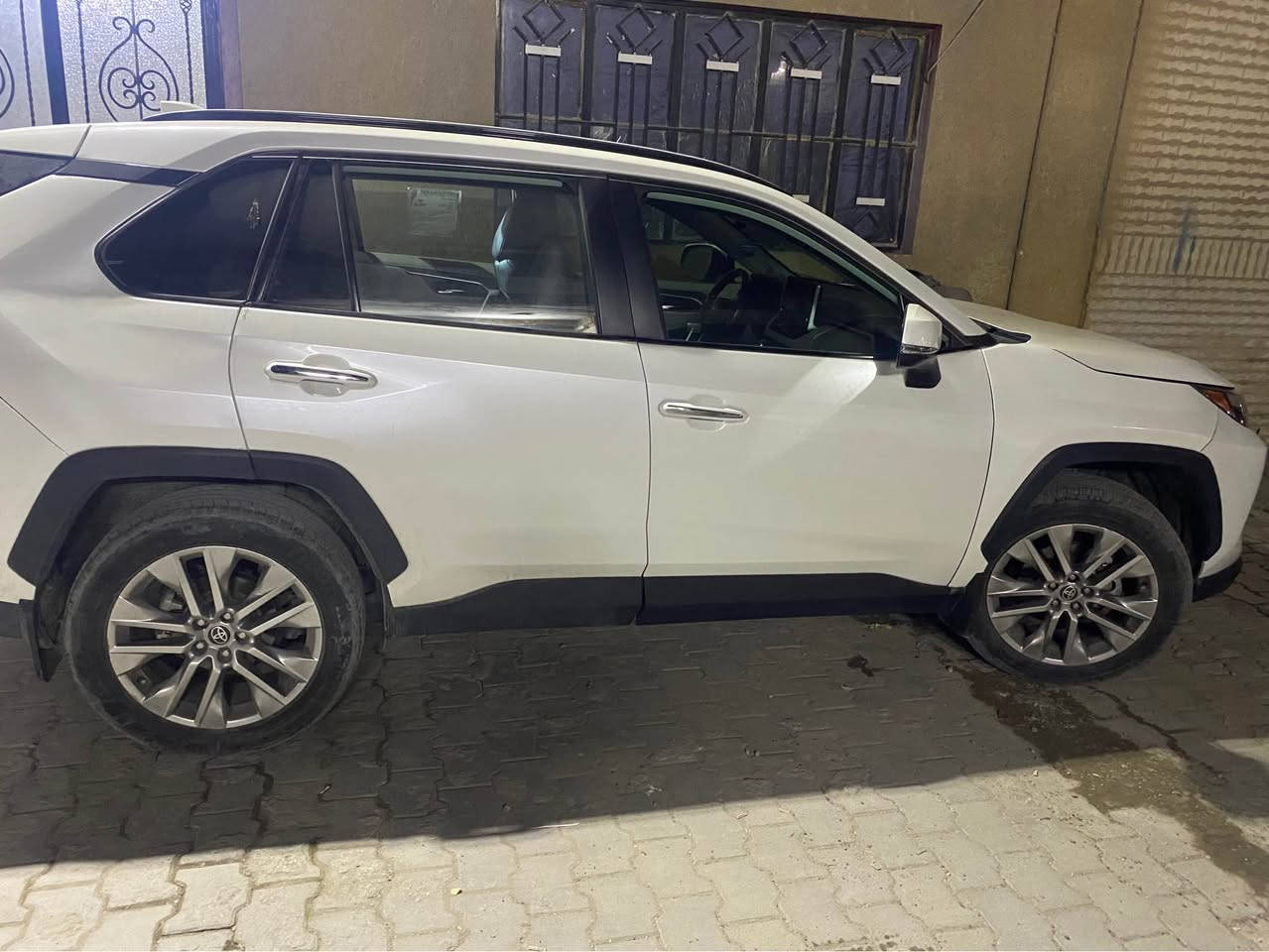 تويوتا راف فور 2022 لمتدد 

رقم بغداد  ماشية 27 الف  فول موصفات 1/1

فتحة 

بصمة 

جلد 

5 كامرات 360 

رادار 360

شاشة وسستم صوت jbl

جنطة كهرباء 

تبريد وتدفئة كشنات 

سيت خزن كراسي 

بريك مفاجئ 

تصليح بغداد درجة اولى 

حادثها :
صبغ بالجاملغات الامام عكد شبر 

تبديل قبغ صندوك نفس لون 

بدون ايرباك ايرباكات كلها سليمة 

مكان السيارة بغداد

السعر 240

*********** بغداد, العراق
