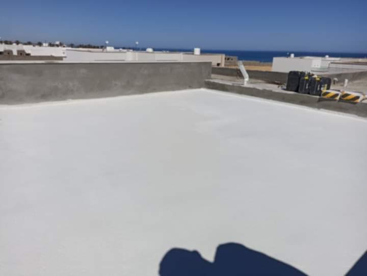 عازل إيـبوكسي روف كوت | خفّض حرارة سطحك 80% وتخلّص من الرطوبة 🌞💧

عندك حرارة السقف نار بالصيف؟ وموية ورطوبة تخرب الصبغ والسقف؟  
الحل موجود مع إيبوكسي روف كوت - عازل حراري ومائي بمواصفات ألمانية:

شنو يسوي لك:
يقلّل حرارة السطح لحد 80% → فرق واضح بالبيت والتكييف يرتاح
يمنع تسريب الرطوبة والمياه 100% - وداعاً للرشح والرطوبة والعفن  
يعكس أشعة الشمس بدل ما يمتصها
عمره طويل 8-10 سنوات ومقاوم للتشقق والتقشير
يصلح لجميع الأسطح: صبة، شينكو، زنك، خرسانة

للاستفسار: راسلني خاص أو اتصال 
***********
