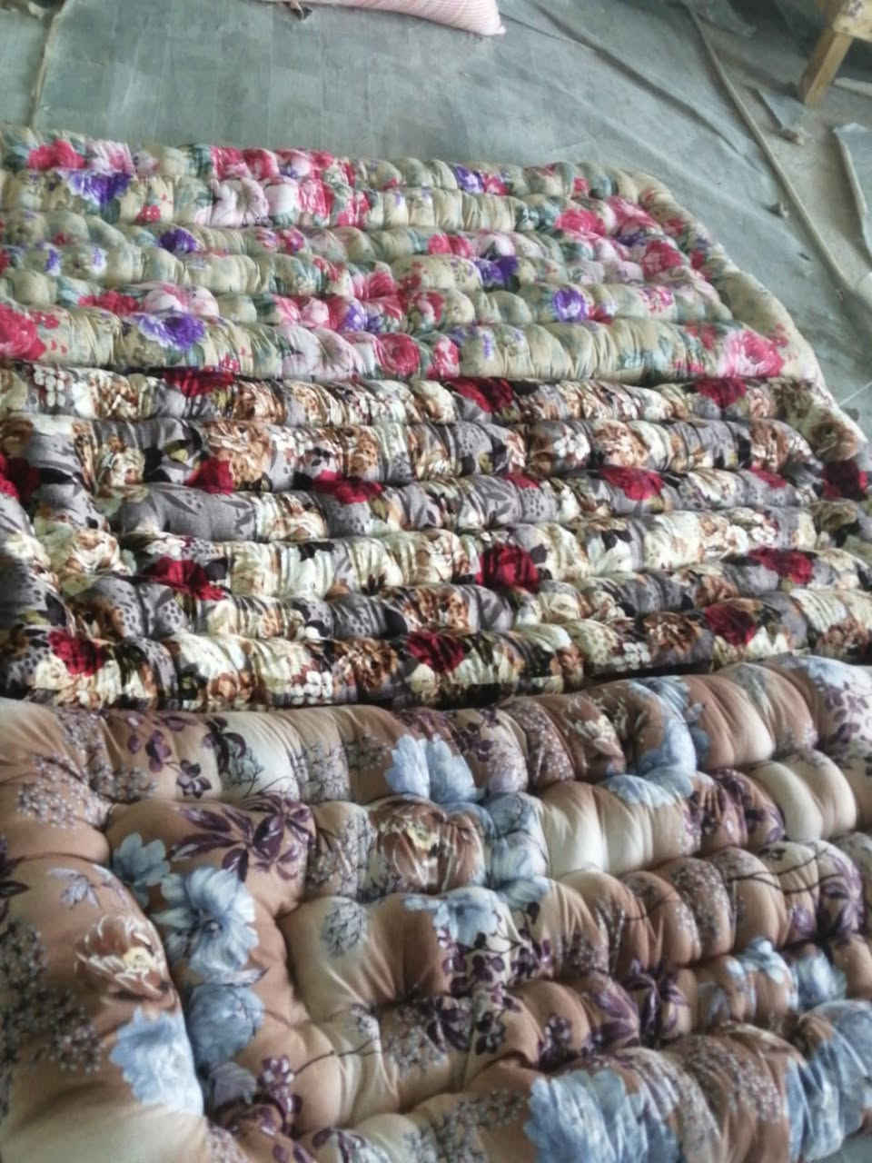 سلام عليكم 
يوجد لدينا ندافة انواع القطن والديباج 
باسعار مناسبة كما يتوفر توصيل للاستفسار 
خاص او على الرقم التالي ***********
