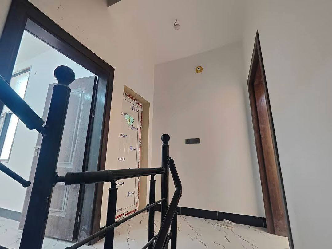 اللهم صلي على محمد وال محمد بيت 50 متر طابقين طابوك في كربلاء منطقة عكد بليبل اله اكثر من مدخل 1. مدخل من جها فندق البارون
2. مدخل من جها كنطرة السلام 
3 . مدخل من جها شارع ميثم التمار 
منطقة سكنية تتوفر فيها جميع الخدمات تبليط ارصفه 
طابو زراعي قرار محكمه سند 25 
جدأ قريب من الأمام ع 
للأتصال او واتساب ***********
***********
