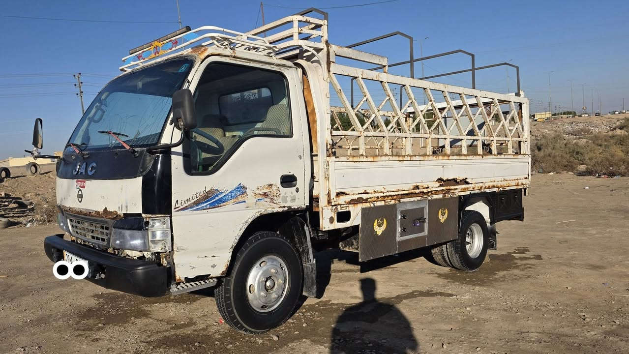 السلام عليكم
البيع 
سياره كنتر جاك دانيه موديل 2006 سياره مكينه كير اكسن مكفولات كهرباياته كله شغاله سياره دبل شاصي  تواير جدد رقم جديد توني شاده سنويه بسمي ***********
