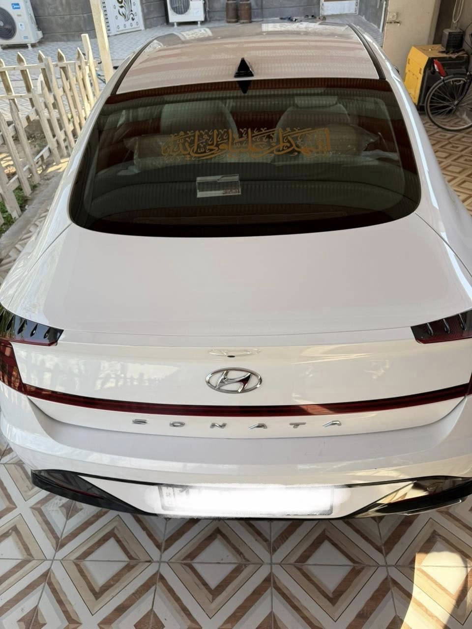 • السعة: 2.5 لتر (2497 سي سي)
• ناقل حركة أوتوماتيكي 8 سرعات
• نظام دفع أمامي (FWD)
مقاعد أمامية قابلة للتعديل كهربائيًا
• مقاعد قماش مريحة عالية الجودة
• شاشة وسطية لمس 
(عادة 8–10.25 بوصة حسب السوق)
• دعم Apple CarPlay & Android Auto
• مشغل USB / Bluetooth
• مفتاح دخول ذكي + زر تشغيل
• مكيف أوتوماتيكي مزدوج
نظام فرامل ABS + EBD
• (نظام ثبات السيارة)
• (نظام تحكم ديناميكي بالسيارة)
• 6 وسائد هوائية
• نظام التنبيه من الاصطدام الأمامي (FCA)
• تنبيه مغادرة المسار (LDW)
• مراقبة ضغط الإطارات (TPMS)
• حساسات خلفية
• كاميرا خلفية
. رقم بصرة باسمي السيارة حرة تقرير غرق حد دوسه الباب وبيها طخه بصندوق 
. السعر 185$
. العنوان : البصرة _ خور الزبير 
. للاستفسار وتساب : ***********
