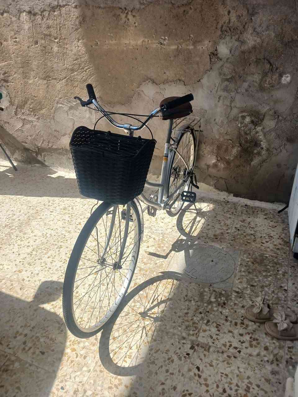 السلام عليكم 

بايسكل البيع حجم ٢٧ نظيف السعر ٨٠ 

العنوان حي ١٨ قرب تقاطع الحمداني 

***********/////***********
