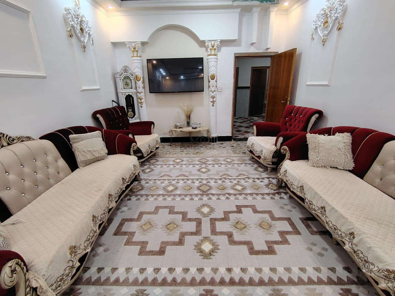 بيت للبيع العرضات بصف السوق المساحة 210 متر طابق ونص عكادة مطلوب اسكان 20 مليون السعر شامل مع الاسكان 175 مليون وبي مجال الاستفسار ***********
