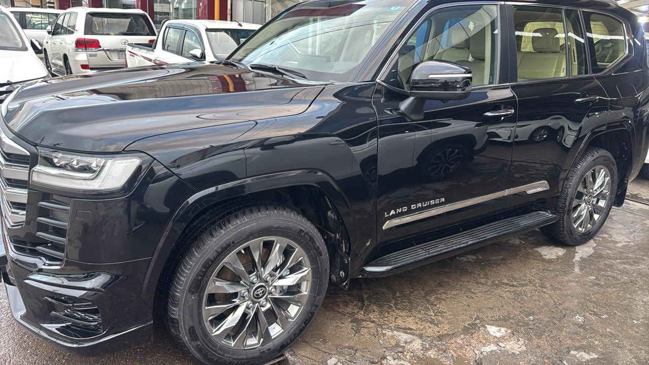 ‏VX 2024 SAS
في اكس ٢٠٢٤ وكاله ساز تويوتا العراق
ضمان ٣ سنوات او ١٠٠ الف كيلو
عداد السيآرة 13 الف
السيآرة مغلفه افلام حماية PPF 
توين تيربوا
فول الفول محرك 4.0 
مرقم بغداد كامل
٤ كشنات تبريد
مقعد سائق كهربائي 
١٤ سماعه jbl
مقاعد صف ثالث كهربائيه 
لايت امامي ٣ عدسات
كاميره خلفيه 
حساسات امامي خلفي
شاشه عدادات ديجتال
دعاميات اماميه خلفيه لمتدد
الاستفسار ***********
