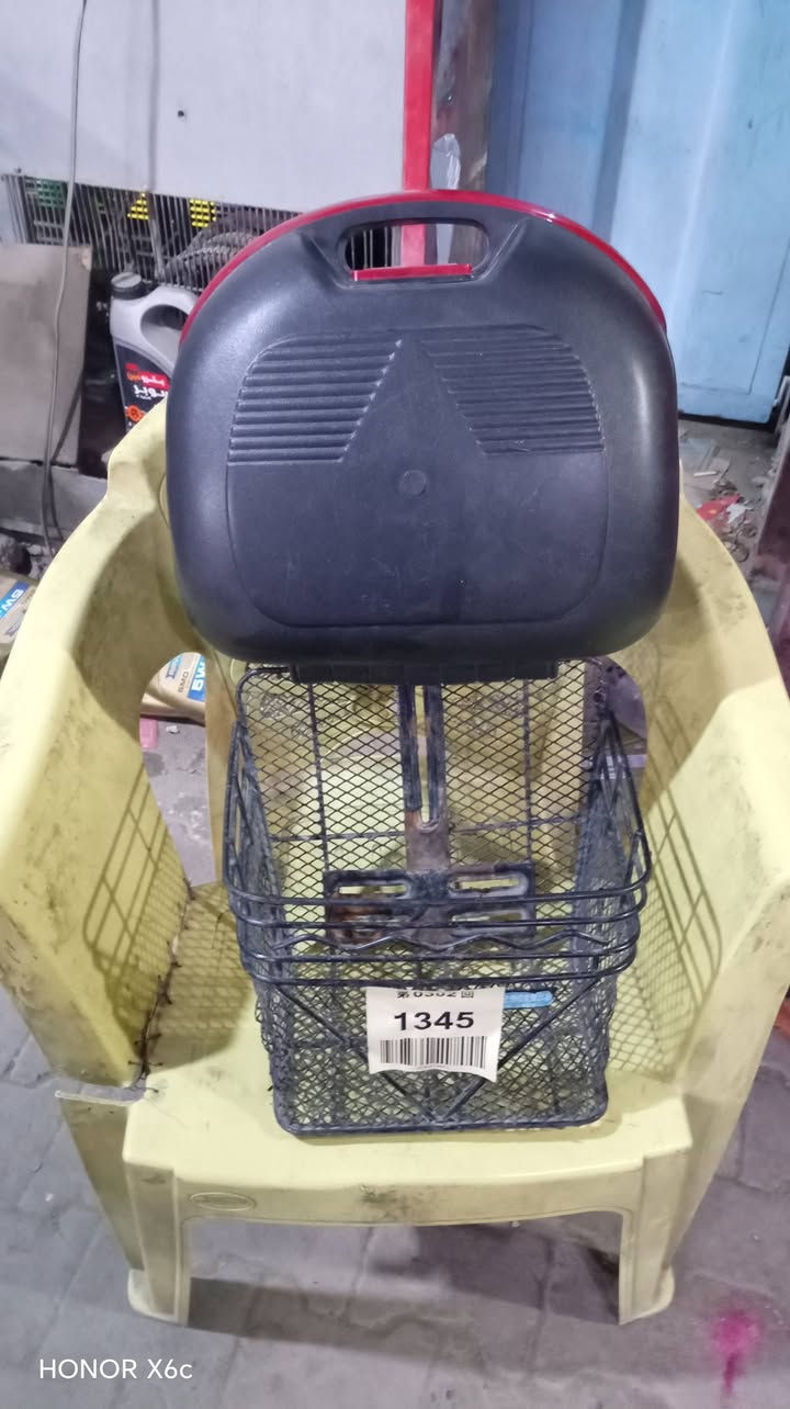 السلام عليكم ورحمة الله وبركاته غراض بريز ببغاء البيع صندوق وسله وكلوب تفحص يله تأخذه السعر خاص ***********
