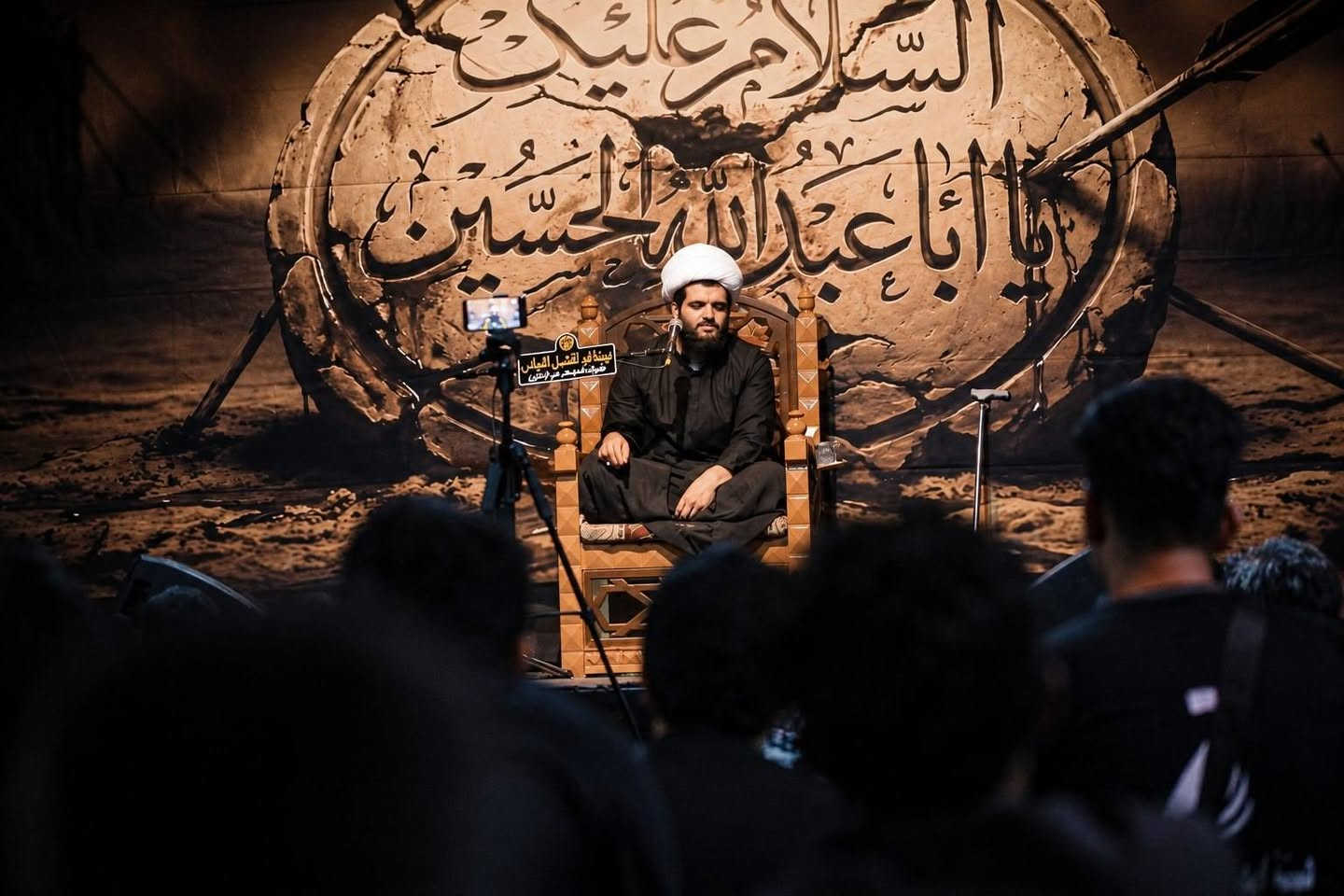 للبيع ..بوستر عزاء قماش مخمل درجه اولى طباعة إيران...
8 متر عرض ارتفاع 2.80 ... 

كربلاء المقدسة .. للتواصل ***********
