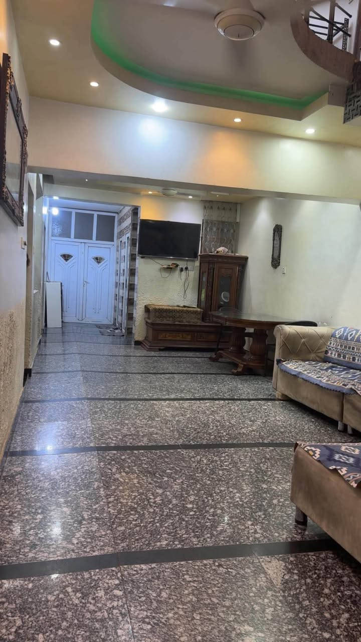 على بركة الله يتوفر دار للبيع مساحه 240 طابو صرف في البلديات مقابيل الاطفاء نزال 30 واجه 8 متر بناء 2019 يحتوي اربع سويتات واربع حمامات 
مطبخ كبير وصاله كبيره وهول وكراج سيارتين 
البيت ورثه وكلهم بالغين سعر المتر مليونين و 850 بية مجال التواصل ***********
