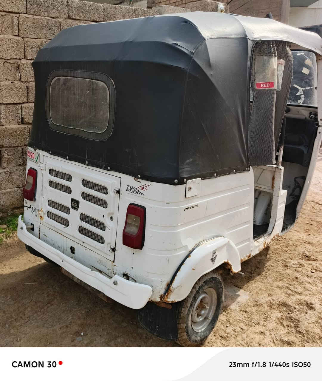 السلام عليكم تكتك 2020 خير من الله شوية خياسات بصيطة، رقم انگليزي وباسمي  التحويل بعد الشراء گبل، التكتك نظيفة، مكاني  المفرگ ، السعر ستة ونص وبيهة مجال قليل للشراي.للاتصال‪***********‬‏
