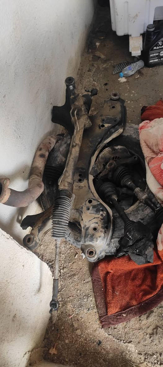 سلام عليكم ورحمه الله وبركاته
عندي. قراض سياره ابصم مشط وترايم شفتات وجسر مال فرويل 4×4 نضافه 95٪ وسعر 250الف ***********
