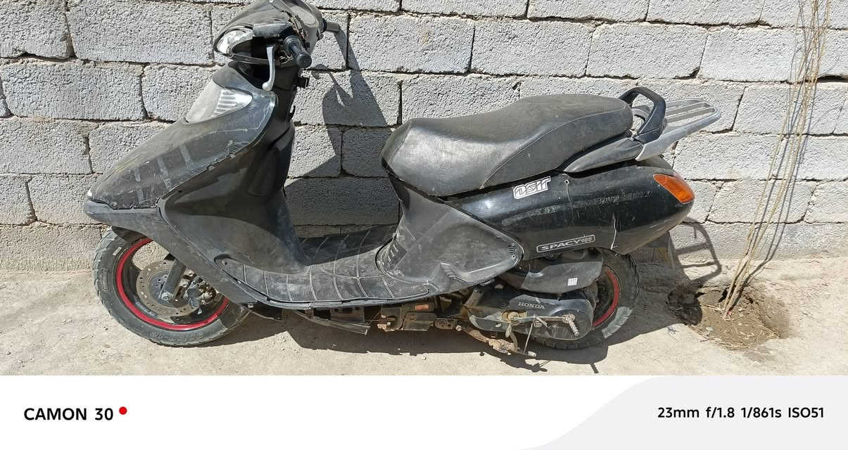 سلام عليكم 
دراجه للبيع جاهزه فقط ضعف بالباتري شغاله سلف هندر كهربائيات كاملة هورن اشاير. 
 مكاني بالغراف 
سعرها 130 قفل. ‏‪***********‬‏
