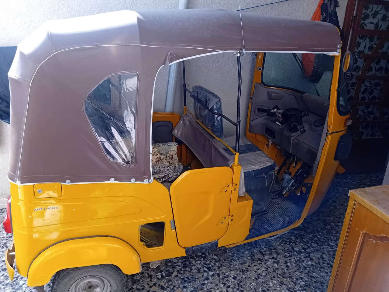 السلام عليكم تكتك البيع موديل ٢٠٢١شهر ١١ مكاني بغداد الحسينيه مال رشديه
رقم المبايل *********** هاذ الرقم واني بل خدمه 
اي سال يخابرني
