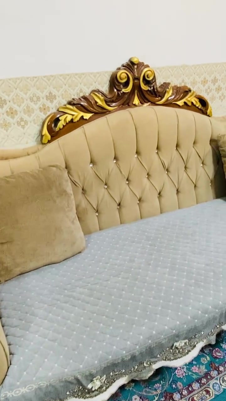السلام عليكم ورحمة الله للبيع تخم ملكي 10مقعد خشب زان مصري نضيف  السعر 350 وبي مجال قليل   كربلاء حي العسكري.    ***********
