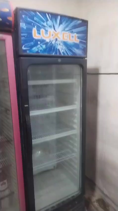 سلام عليكم برادات البيع 6 عامودي و 2 بطحي شغلات حيل نضاف سفينه نضيفه هاذه رقمي *********** بي وتساب
