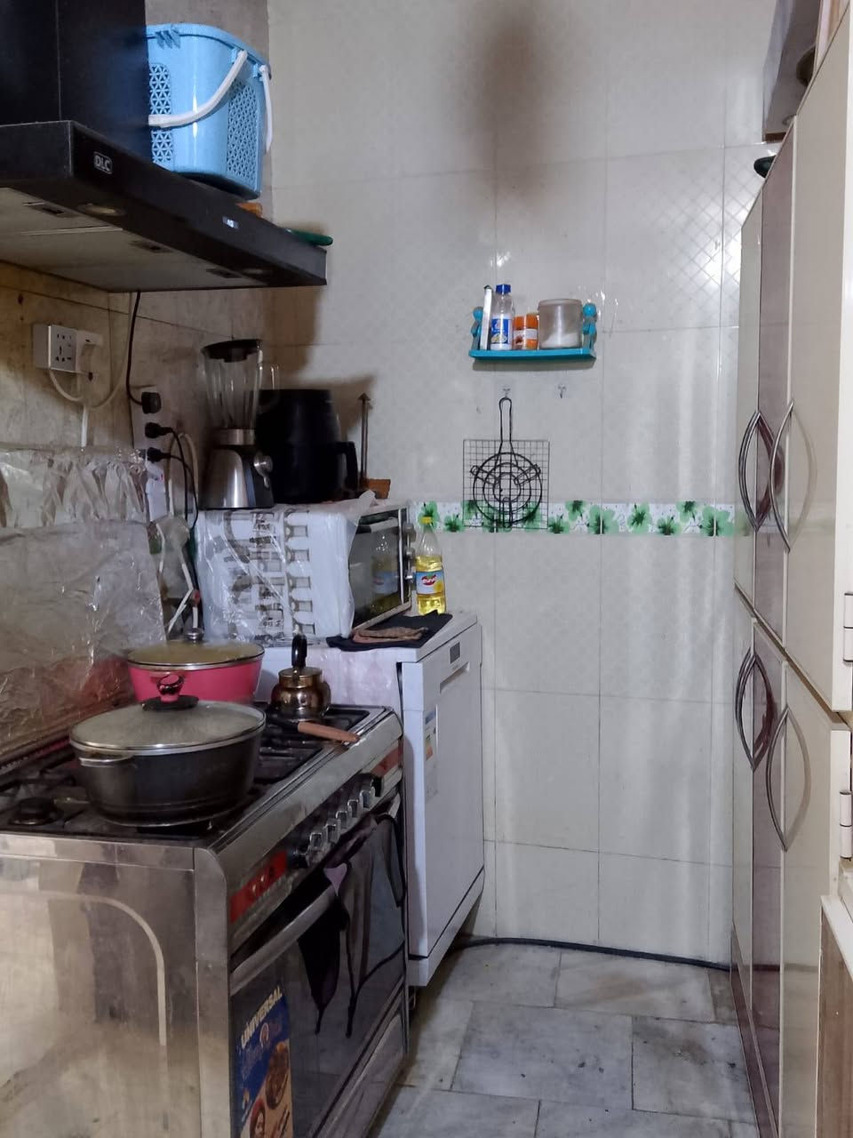 بيت خلفي قاطين بشارع عشرين المساحة 112 واقع حال 81 بالطابو بي 5 غرف استقبال صحيات فوگ وجوة صالة مطبخ وطارمة زغيرة وياة تانكيات ثنين ابو 1000 وگيزرات ثنين كبار


**إذا كنت صاحب هذا الإعلان وتريد حذفه لأي سبب، رجاءا أرسل رسالة إلى الدعم الفني**