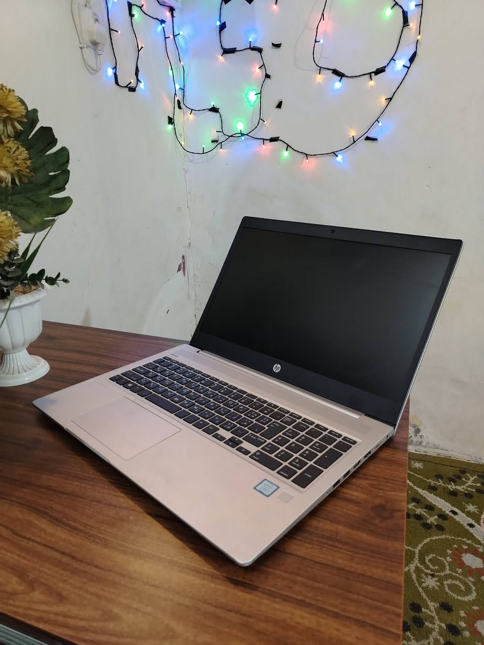 السلام عليكم لابتوب HP شاشة 15.6 للبيع .
السعر 295 الف وبي مجال قليل .

اللابتوب جدا نضيف وادائة قوي وممتاز يفيد الي عنده دراسة او العاب متوسطة او غيرها من الاستعمالات .

المواصفات :
المعالج intel cori5
الجيل : الثامن
كرت الشاشة : INTEL GRAPHICS 
الشاشة : فول اچ دي (FHD) حجم 15.6 دقتها والالوان جدا واضحه وتشغل 4K بالمشاهدة .
الرام : 8GB نوع DDR4 فدشي راقي .
الذاكرة : 256GB ssd M.2 
كيبورد عربي انكليزي ليزري .
كيبورد ميكانيكي .
سماعات ستيريو .
سبيكرات بجانب الى الكيبورد .
كامرة امامية واضحه 
بطارية اللابتوب ليثيوم تطول فوگ ال 4 ساعات ب الاستعمال المكثف . 
المنافذ :
منفذ  تايب سي  
منافذ USB 
منفذ Hdmi
ممفذ LAN
منفذ سماعات
وغيرهن بعد.
المميزات:
كيبورد عربي انكليزي ليزري ميكانيكي .
لونه فضي من الخارج والداخل فدشي مرتب

الملحقات:
ملحقاته كلها موجودة واصليه
كيبل ثلاثي اصلي.
شاحنة اللابتوب الاصليه  .
جنطة الابتوب هم بعدهي جديده غير مستخدمه .

منصب عليه وندوز 11 برو مفعل مدى الحياة وحزمه الاوفس كامله كذلك مفعلة مدى الحياة .

اللابتوب كلش نضيف ومواصفاته قويه ومحترمه وتصميمه كلش مرتب . ومابي أي نقص كيبورد سماعات انترنت شاشة كامرة كله شغال وممتاز وماب اي نقص من اي ناحية .
وكلشي بي بعده جديد ونضيف مثل ماموضح.

السعر : 295 الف وبي مجال جدا قليل .

مكاني النجف والي يريده توصيل هم موجود ان شاء الله .

***********

(لابتوب للبيع النجف بغداد الانبار البصرة حاسبة محمولة منضدية دل dell hp pc laptops laptop computer )
