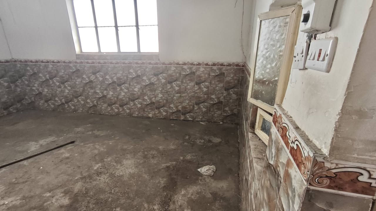 سلام عليكم من رخصة الادمن عندي بيت للايجار في الدجيل المصاليخ قرب ساحة التمثيل انابيب الماء والمجاري جديده وكذالك الارضيه سيراميك وكهريائيات كامله و يوجد ترك كبير معزول عن البيت السعر 200 وبي مجال الاستفسار خاص او الاتصال على الرقم ***********
