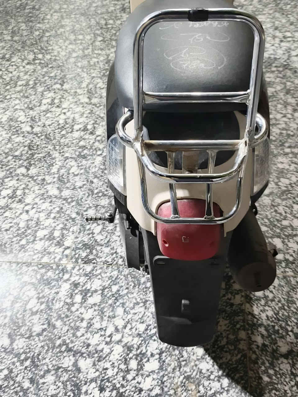 السلام عليكم دراجه بوليسي البيع شغال سلف هندر  50بلاد السعر 550شراي اتصل على رقم ***********مكاني شارع زديناويه
