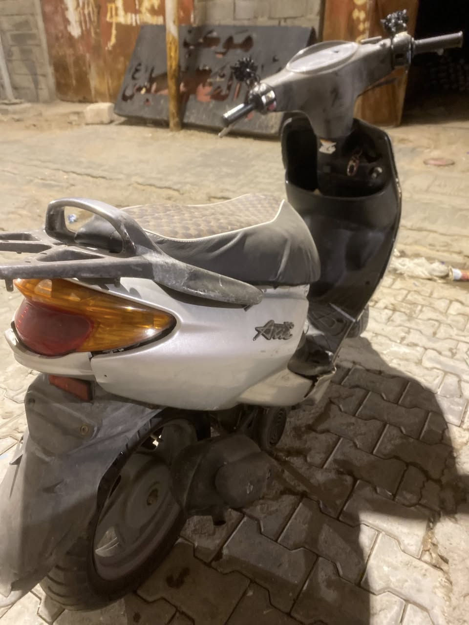 سلام عليكم درجه اكزاز نوع ياياميه خبط درجه مفتوحه الدرجه جاهزه من محرك وكلجت وبريك امامي وخلفي جدي كهربايت كله شغله كشن ينقفل اسيرن ينقفل عدالسرعه ولبنزين يشتغل جاهزه السعر 650الف وبيه مجال لطيبين ودرجه ماتعوبه التصل على الرقم ***********
