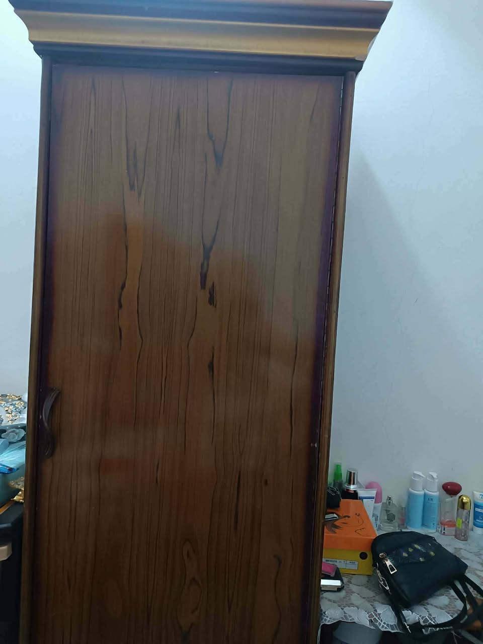 غرفه اخشاب للبيع بدون جربايه سعرها 300 وبيها مجال
باب pvc العرض 71 والجول 191 سعره 70 وبي مجال 
***********
