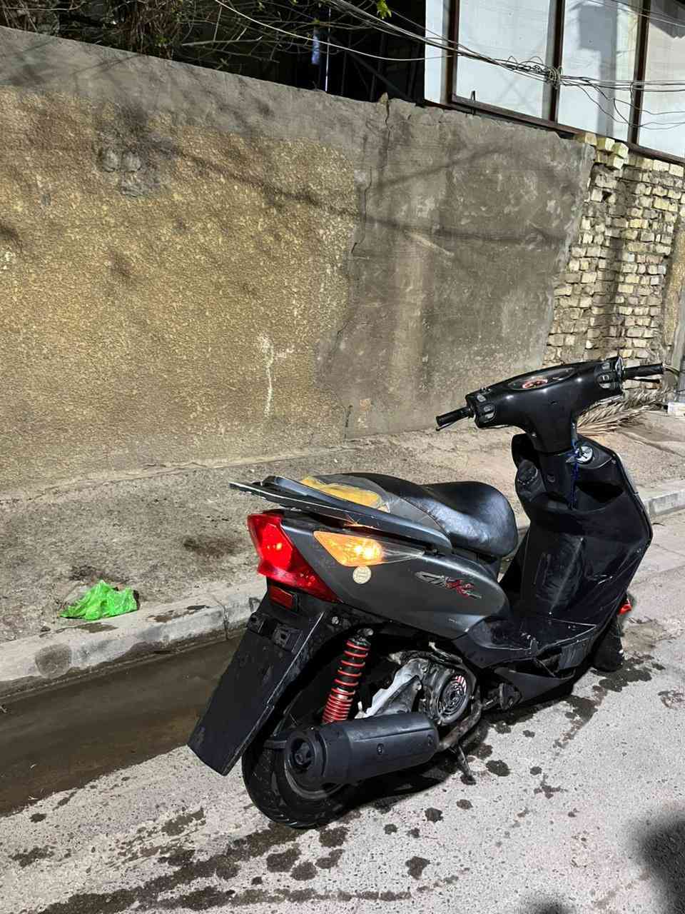 سلام عليكم عندي هاي ثعلب GTR ابلاديه الدراجه خير من الله كهرباءيات محركه ناعم بس الكلجات دايسه لءن جانت متروكه استعمال الوالد للتواصل(***********) السعر(٣٧٥) بيه مجال للحبايب مكاني بغداد
