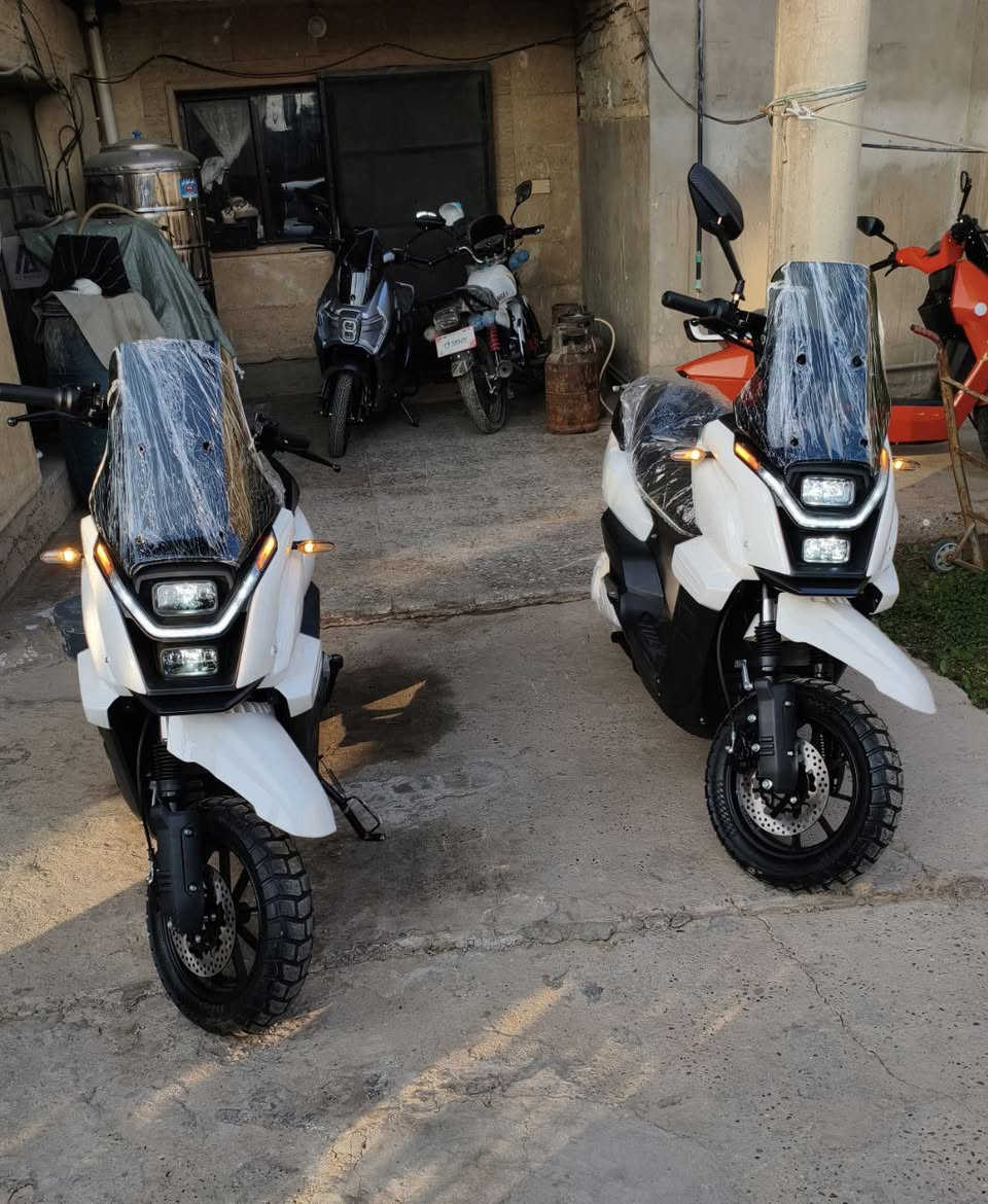 🔥 وصل الوحش الجبلي.. أباجي (APACHE) بمواصفات مرعبة! 🔥
​لعشاق القوة والسرعة المفرطة، الدراجة الجبلية الأقوى وصلت بمواصفات خاصة:
​🚀 السرعة المرعبة: عداد يوصل 111 كم/ساعة (أسرع دراجة من فئتها).
⚡️ قلب الوحش: ملف 2000 واط حقيقي (نحاس) عزم جبار للطرق الجبلية والوعرة.
🔋 البطارية: نظام 6 بطاريات مسطرة أصلية.
🛣️ المسافة: تقطع 80 كم بالشحنة الواحدة.
🛑 نظام المكابح: بريكات ABS (أمامي وخلفي) لضمان التوقف المفاجئ بأمان.
⚙️ التحكم: 3 أنظمة سرعة + نظام بك R (رجوع للخلف).
🛠️ الراحة: دبلات هايدروليك أمامية وخلفية مصممة لامتصاص أقوى الصدمات.
🔑 التكنولوجيا: دخول ذكي (دبل بصمة + دبل سويج) + مثبت سرعة.
📺 الإضافات: شاشة ديجيتال متطورة + إضاءة LED ليزرية.
🛡️ الحماية: نظام إنذار متطور ضد السرقة.
🔘 الويل: قياس 12 جبلي رياضي ثبات عالي جداً.
​📍 العنوان: [السريدات قرب سيطرة الشعب القديمه]
📞 للحجز والاستفسار: [***********+***********]
​الأباجي الجبلي.. مو بس دراجة، وحش كاسر على الطريق! 🏁🔥
