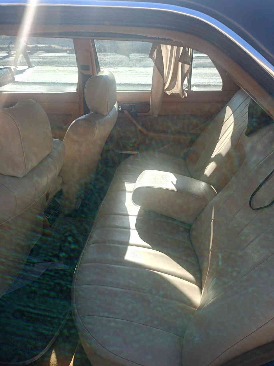 السلام عليكم 
مارسدس جامبو موديل 1984
السيارة جاهزة من كلشي 
تبريد ويه السويج 
تخم تاير جديد 
باتري جديد 
حداديه امامي خلفي جديدة 
كير ومكينه بطه ثنين ونص لا تبخير ولا تنقيص 
السياره باسمي  
السنويه 2030 
للستفسار رقم الهاتف 
***********
