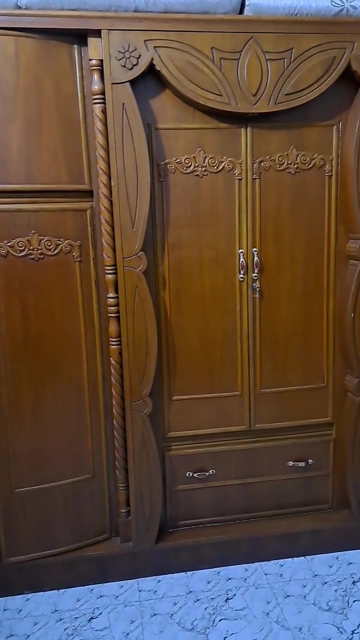 السلام عليكم للبيع غرفة نظيفة ١٠٠%
***********
