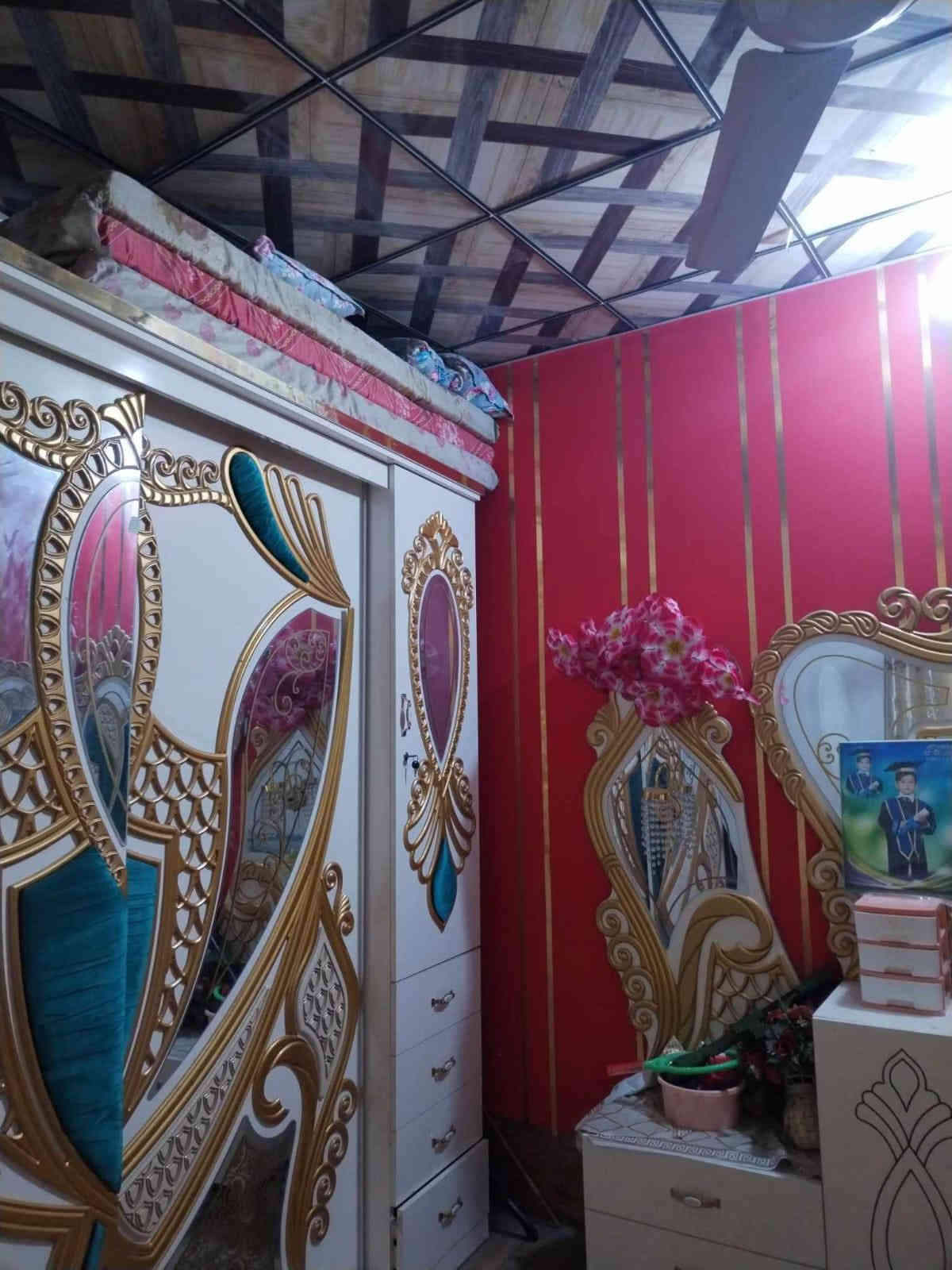 السلام عليكم بيت زراعي 50 متر عقد ١٧ في كربلاء شارع المدرسي شارع حسينيه ساقي عطاشى كربلاء بناء طابقين الاول صاله ومطبخ ومكشوفه وصحيات منفصله بناء بلوك صب كونكريت والطابق الثاني غرفه وصاله وصحيات مشتركه بناء ثرمستون الاساس والسقف كونكريت مسلح مع بيتونه والسطح مطبك فرشي  السعر ٣٧و نص مع مجال بسيط
مكتب العرداوي للوسائط العقاريه
هاتف/***********
