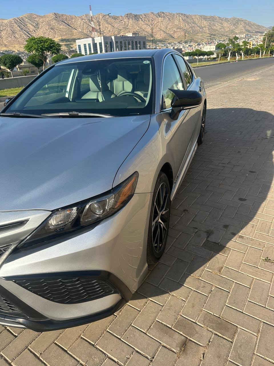تويوتا كامري ٢٠٢٢ ماشية ٣٧ الف بيها قطعة و نص صبخ بدون ايرباك بدون دواخل كير محرك بشرط سيارة جديدة و نضيفة بدون مصرف و عليها غرامة ١٠٠ الف سعرها ٢٠٦ و بيها مجال 
رقم موبايل *********** دهوك, العراق
