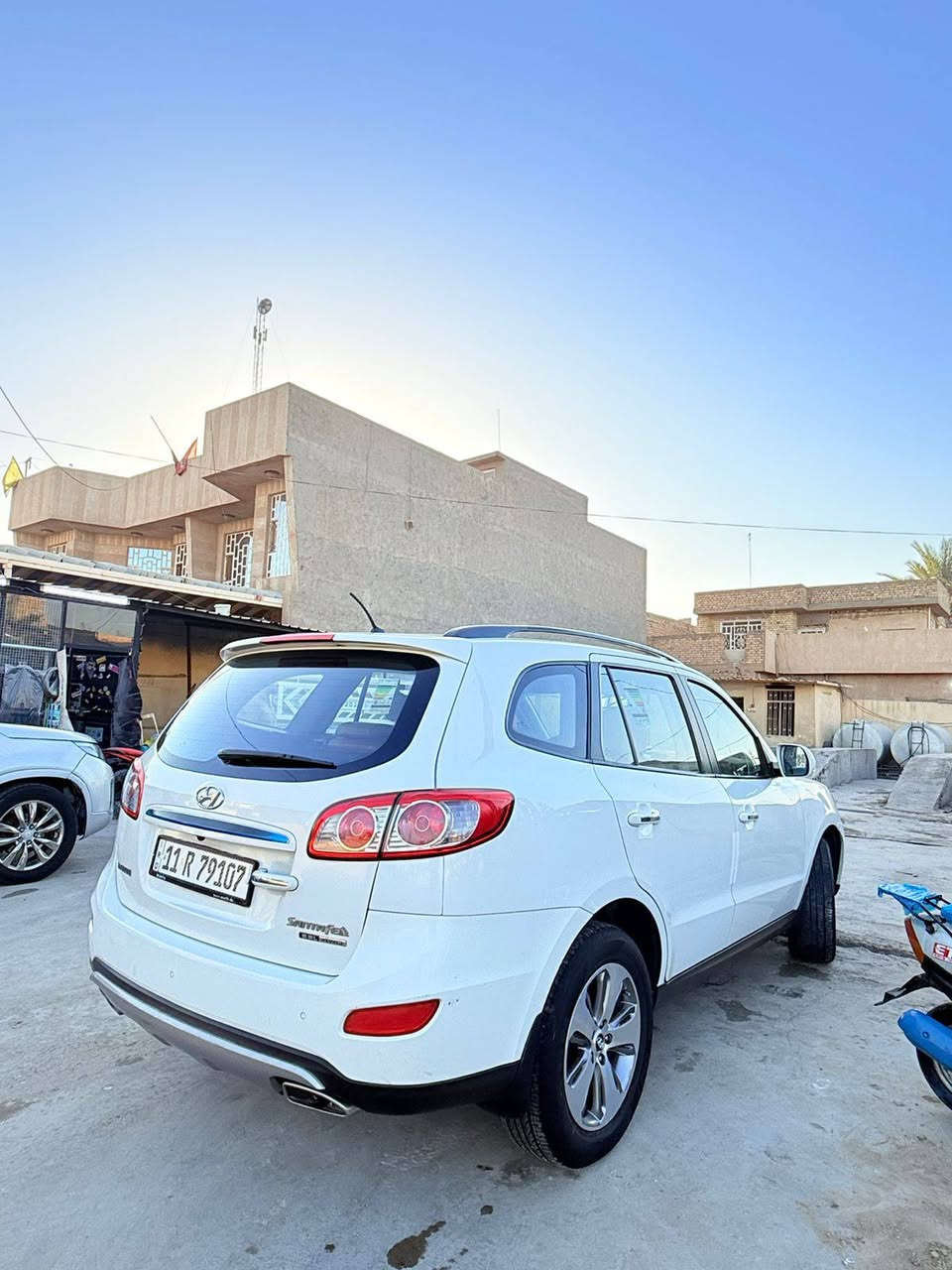 سلام عليكم سنتافي موديل 2012 خليجي فول مواصفات ماشيه 166مكفولة من الصبغ والضربة ما عدا جاملغ أمامي صبغ بدون دواخل السيارة  السعر 175 أي أستفسار الاتصال على رقم ***********
