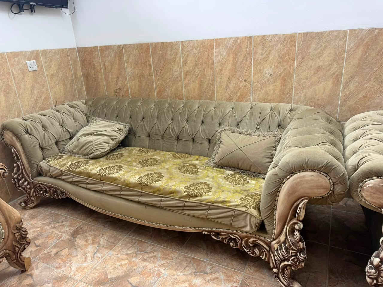 سلام عليكم
تخم للبيع
بي  بعض الاضرار لان متروك 
وبس القنفة الاخيرة رجل وحدة مكسورة 
قيم سعرة وارسلي على الخاص 
العنوان اربيل - زانكو 99


**إذا كنت صاحب هذا الإعلان وتريد حذفه لأي سبب، رجاءا أرسل رسالة إلى الدعم الفني**