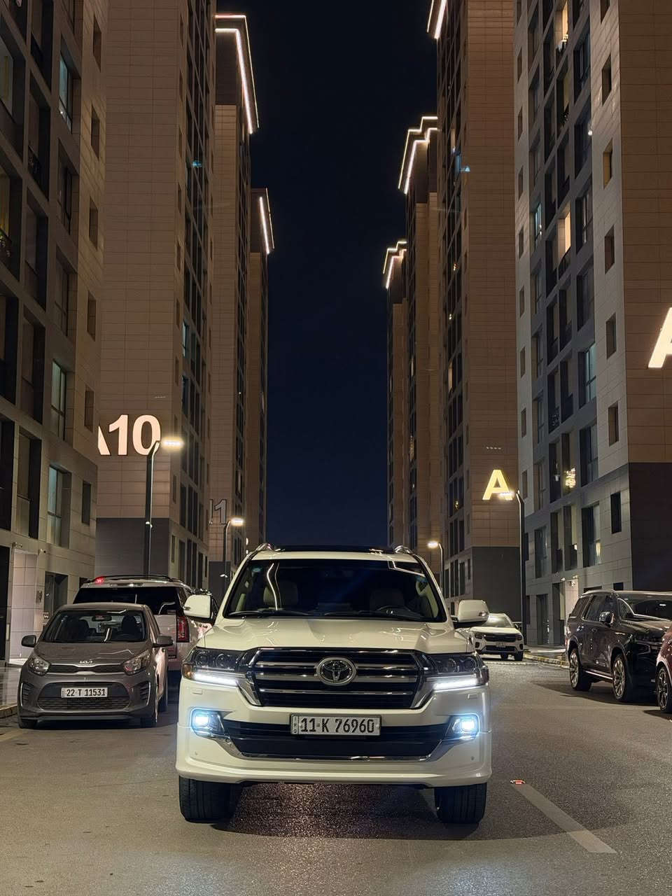 اسلام عليكم
لاندكروز 2019 للبيع
كراند تورنك SAS باب اول 
3 شاشات
شاحن واير ليس 
الكشنات كهرباء كشن السايق 3 حركات 
فتحه
بصمه جميع الابواب 

سياره كفاله عامه  ما عدى الدعاميه الخلفيه صبغ اثر شخوط 
ماشيه حقيقي 78km
السعر 535$

 مكان السياره بغداد حي الجهاد 
***********
