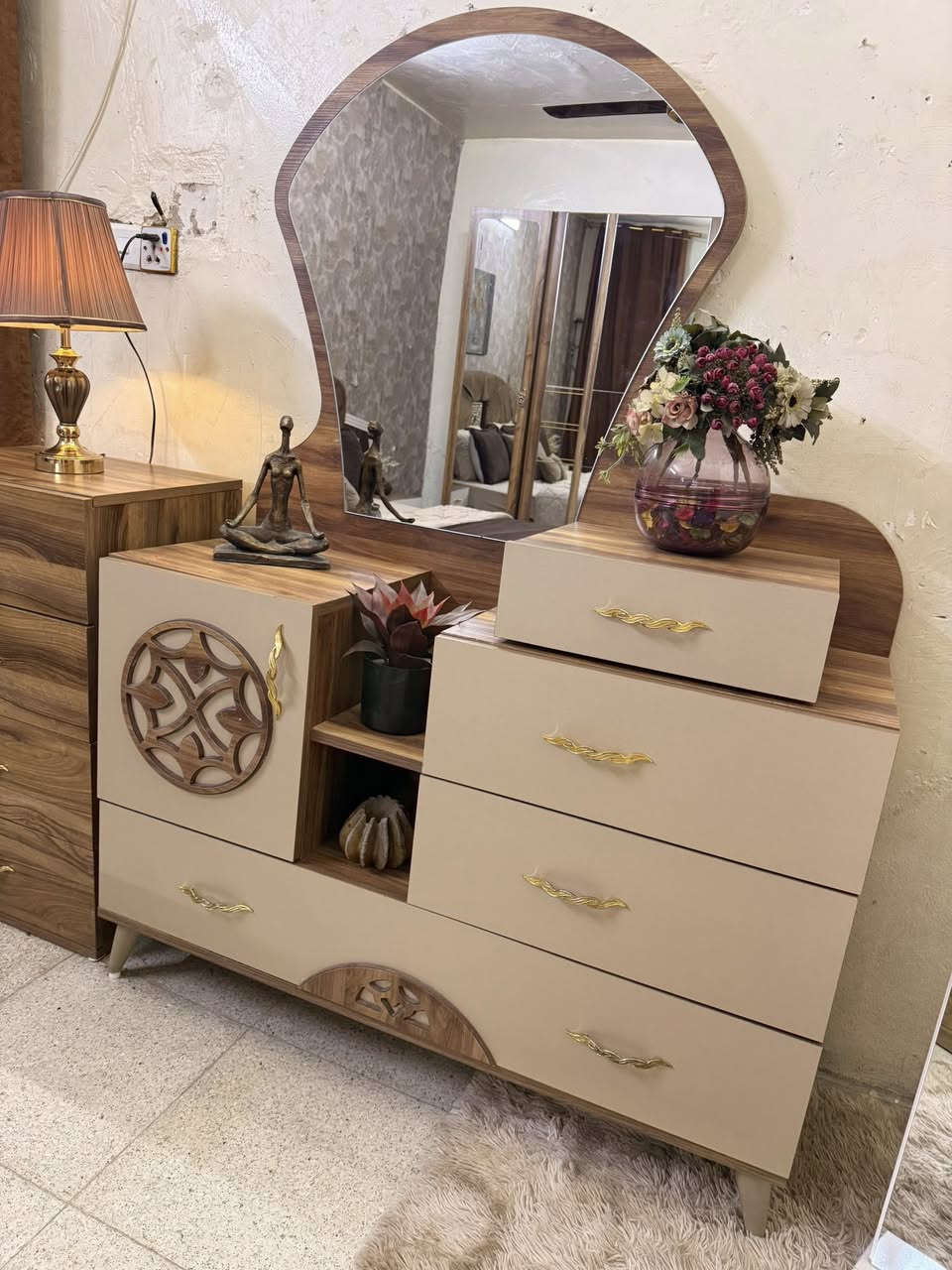 غرفة تركي ٩ قطع سعرهه ٨٥٠ للاستفسار ‭٠٧٧٧ ٦٧٢ ٣١٠٧‬
