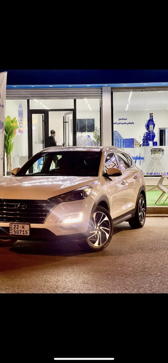 توكسان للبيع 2020 خليجي جديدة لوك السيارة استعمال جدآ نظيف خمس عدسات بصمة رقم أربيل أنكليزي سنوية وهزة ال31 وتنتهي السيارة كشنات كهربائي 
حساسات كاميرة هندبريك يم البريك شاحن تليفون فوول تبريد ثلج السيارة 1/1  تأخذها ما تصرف عليهه دينار 
سعر السيارة 175 وبيهه مجال بسيط حك الشراي 
***********
